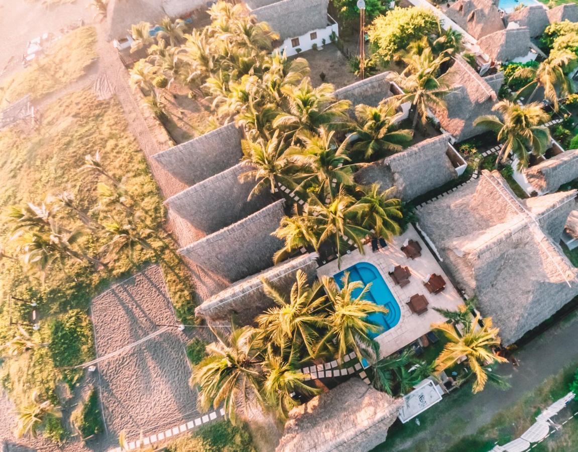 Paredon Surf House Hotel