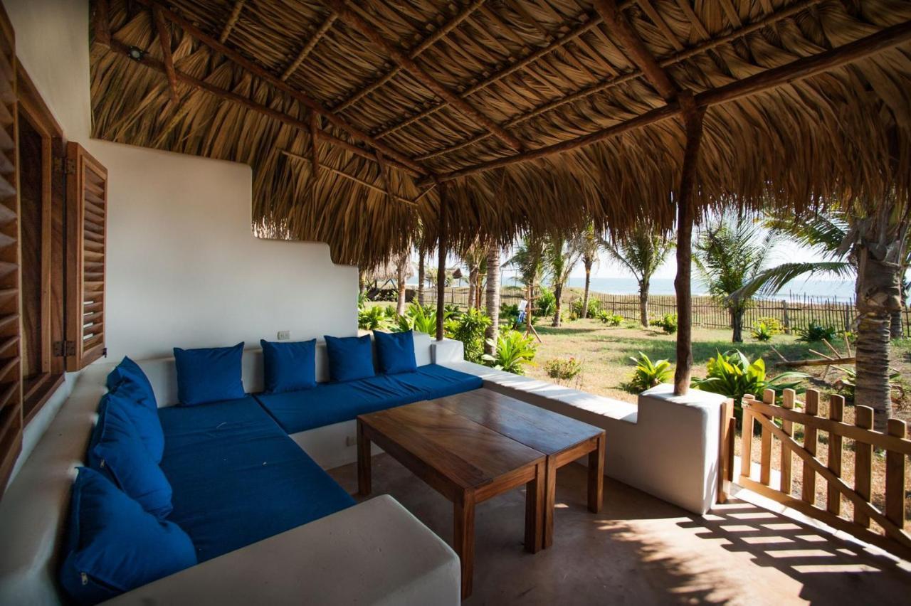 Paredon Surf House Hotel