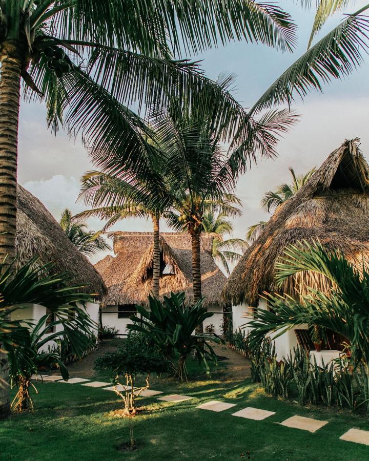 Paredon Surf House Hotel