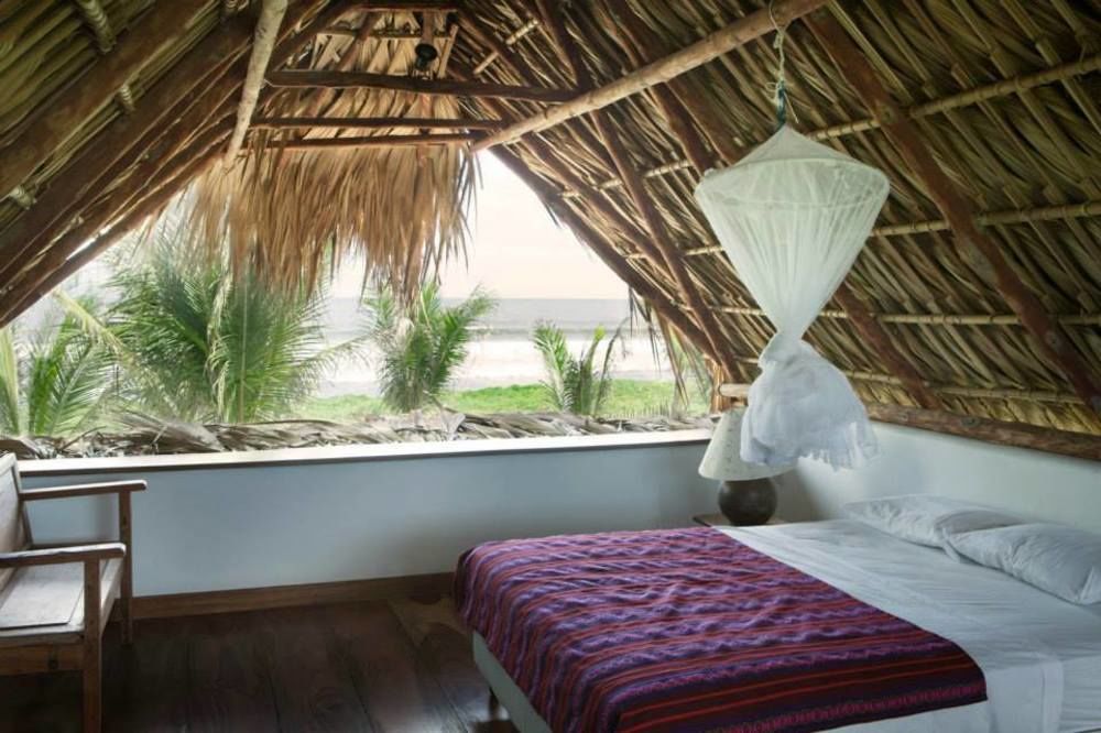Paredon Surf House Hotel