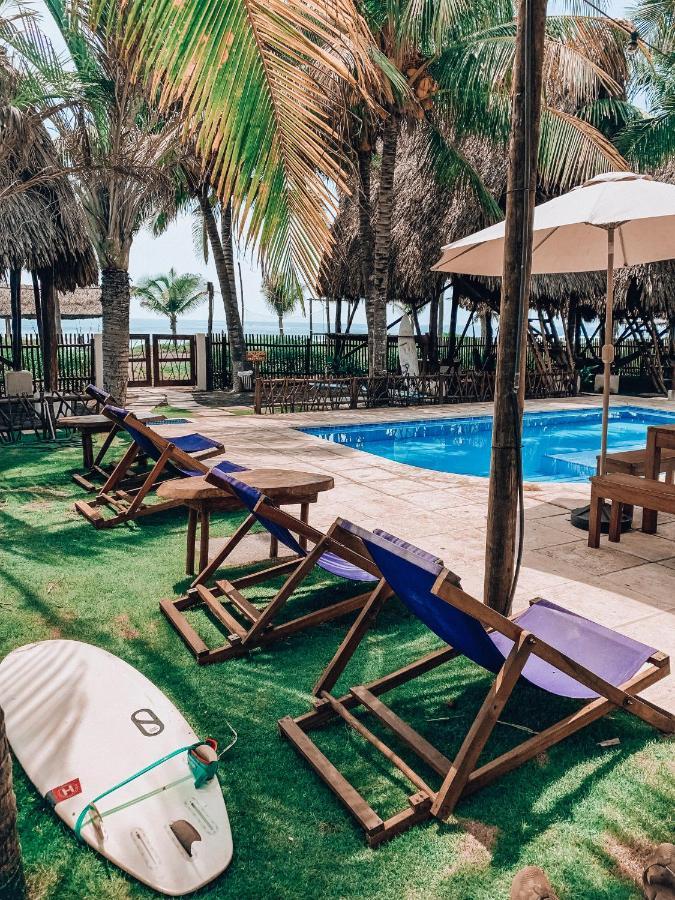 Paredon Surf House Hotel